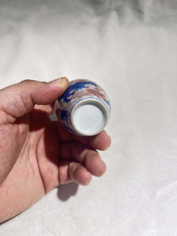 青花釉里红海水瑞兽纹烟壶一对 - 图14