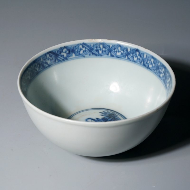 明嘉靖 外白釉内青花花卉纹碗 - 图4
