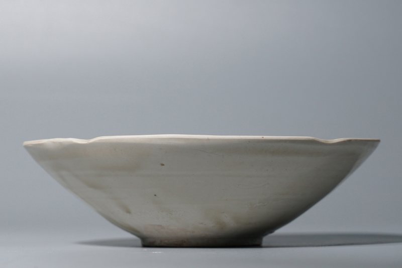 明 白釉花口斗笠碗 - 图2