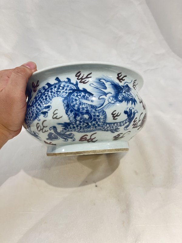 青花釉里红双龙戏珠纹香炉 - 图6