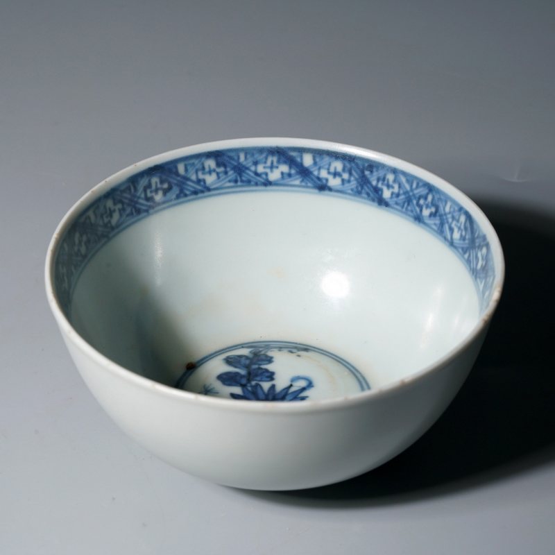 明嘉靖 外白釉内青花花卉纹碗 - 图5