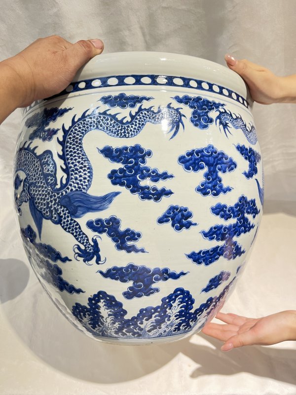 青花赶珠龙纹缸 - 图6