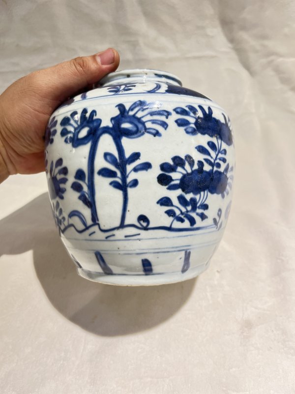青花花蝶纹罐 - 图5
