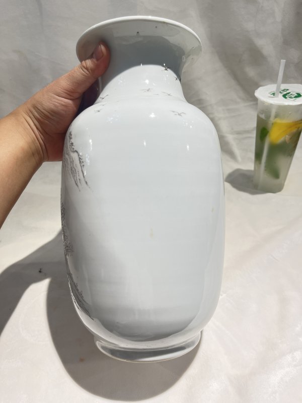白釉刻瓷山水纹灯笼瓶 - 图5