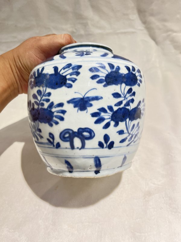 青花花蝶纹罐 - 图6