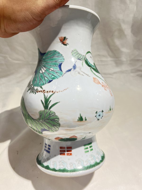 五彩描金荷塘纹尊 - 图6