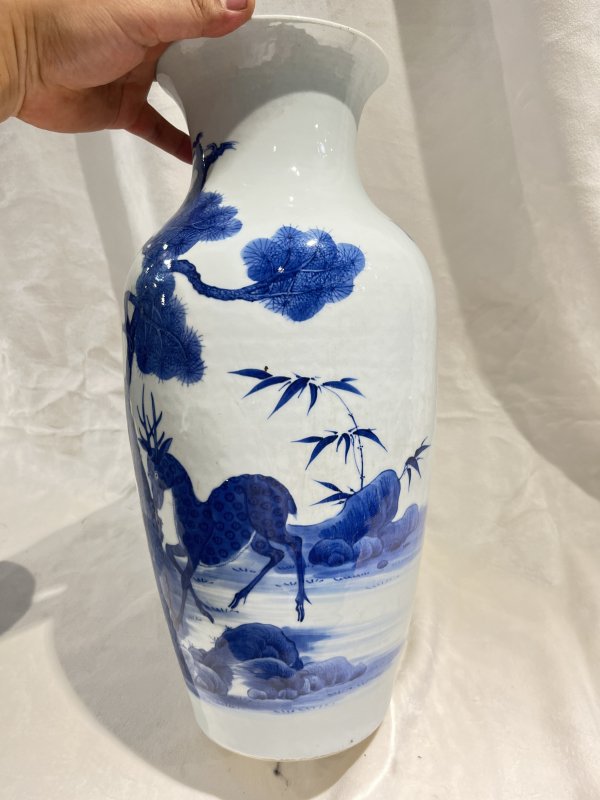 青花松鹿纹罗汉瓶 - 图6