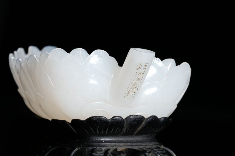 清中期 白玉莲花形吮杯 - 图4