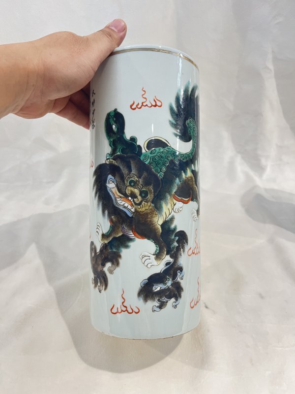 墨彩狮纹帽筒一对 - 图4