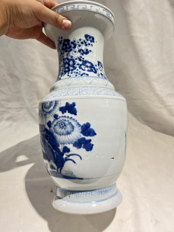青花花卉纹撇口瓶 - 图4