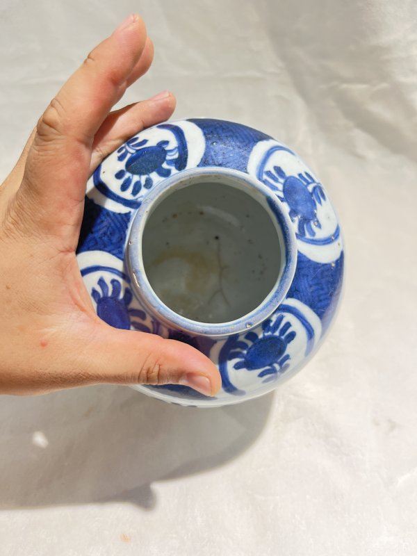 青花花蝶纹罐 - 图7