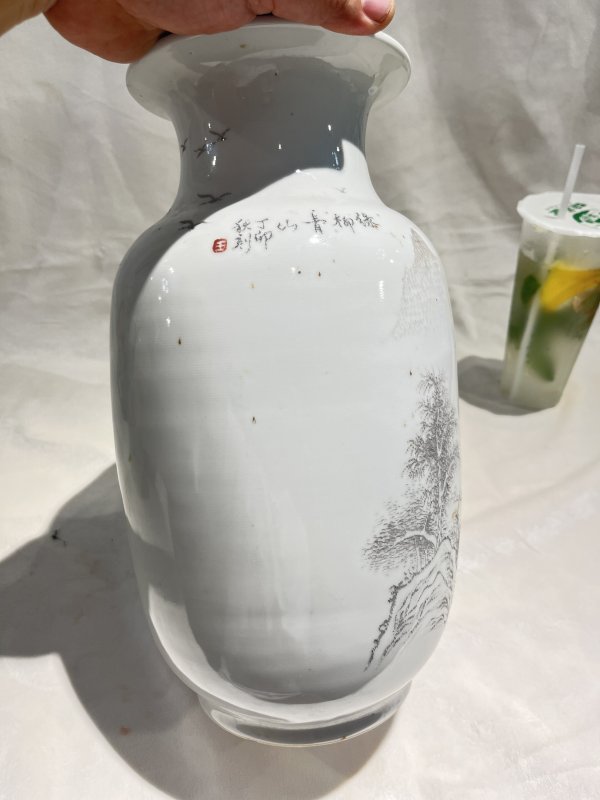 白釉刻瓷山水纹灯笼瓶 - 图6