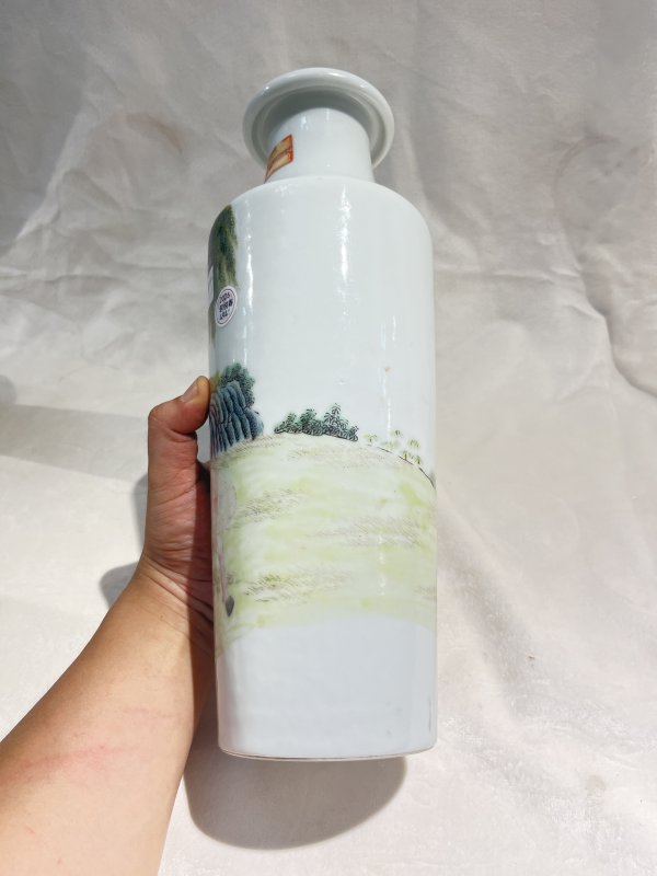 粉彩相马图棒槌瓶 - 图5