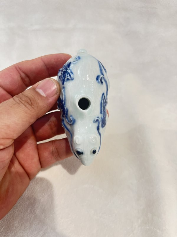 青花花卉纹鼠形砚滴 - 图5