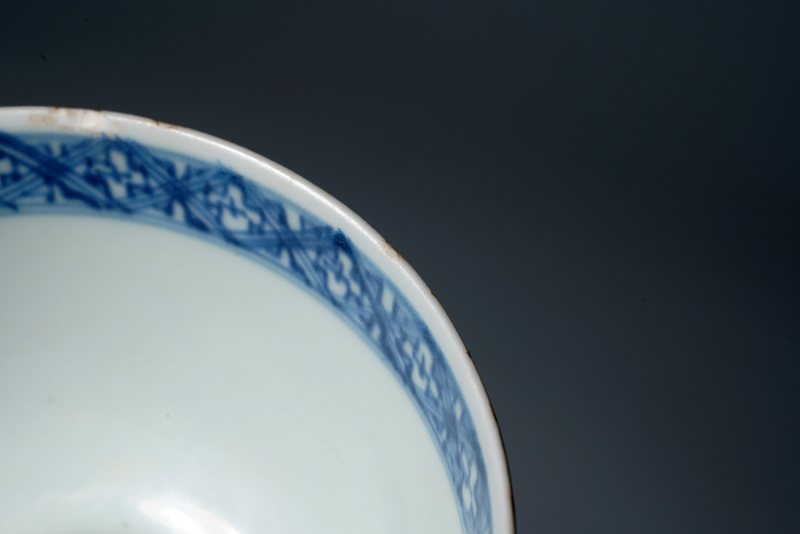 明嘉靖 外白釉内青花花卉纹碗 - 图9