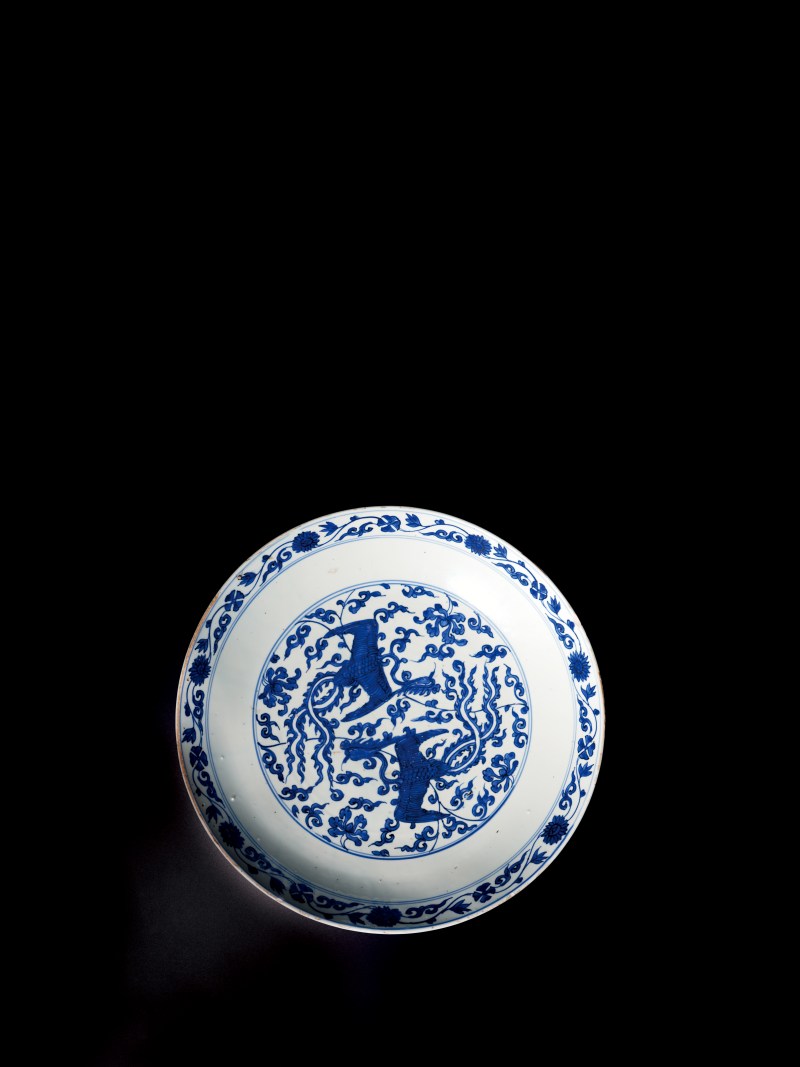 青花缠枝牡丹双凤纹大盘