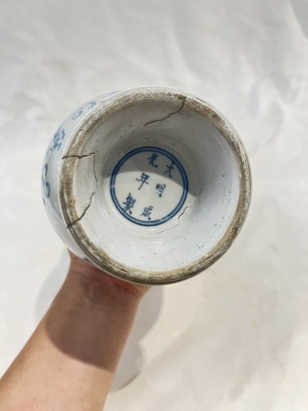 青花淡描云龙纹琵琶尊 - 图8