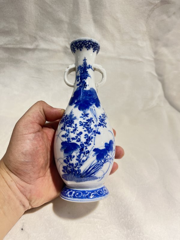 青花花卉纹双耳瓶 - 图3