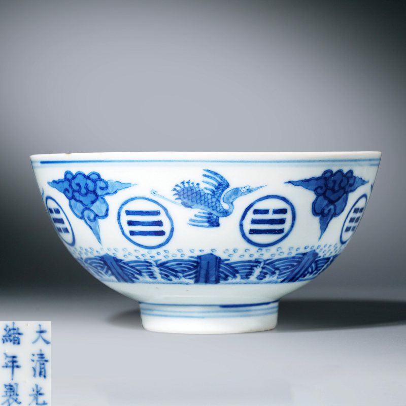 清光绪 青花云鹤八卦纹碗