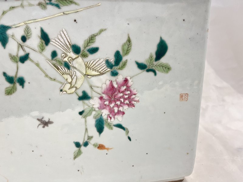 粉彩杏林春燕图长方花盆 - 图7