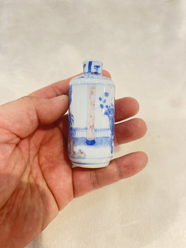 青花人物故事图烟壶 - 图5