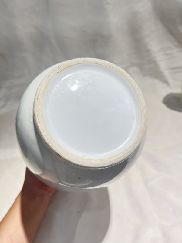 白釉刻瓷山水纹灯笼瓶 - 图8