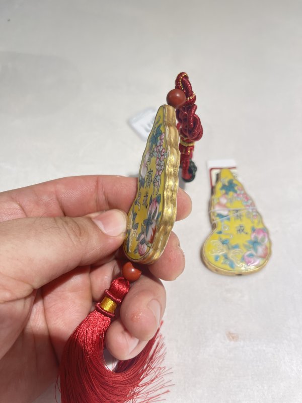 色地粉彩三多福寿纹斋戒牌一对 - 图7