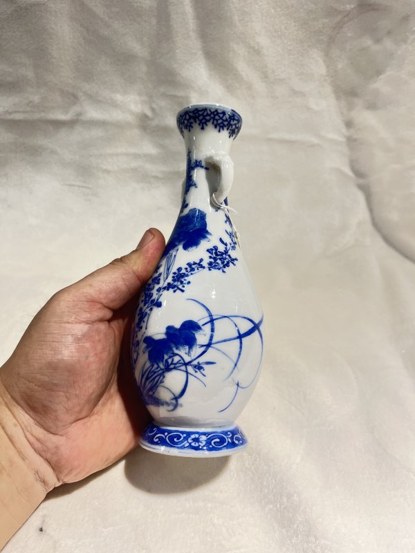 青花花卉纹双耳瓶 - 图4
