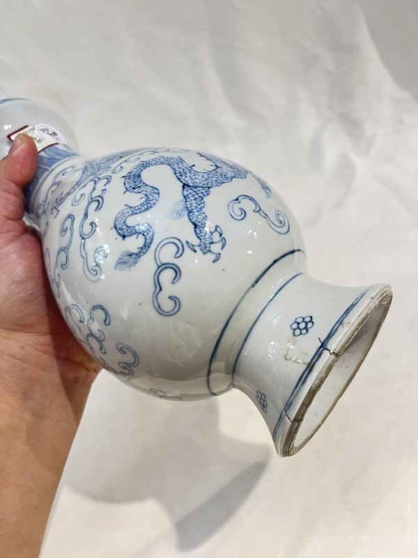 青花淡描云龙纹琵琶尊 - 图9