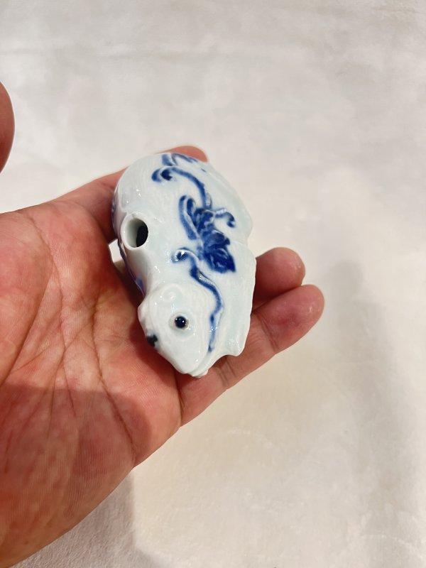 青花花卉纹鼠形砚滴 - 图8