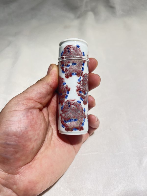 青花釉里红团龙纹烟壶 - 图5