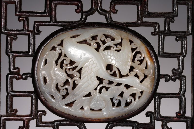 清 红木嵌白玉春水图插屏 - 图4