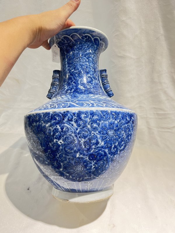 青花缠枝莲纹贯耳尊 - 图3