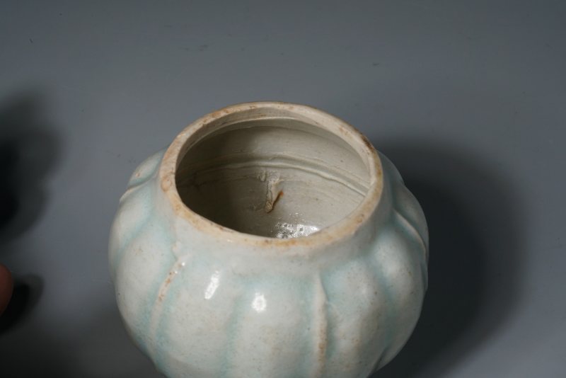 明 青白釉瓜棱小罐 - 图22