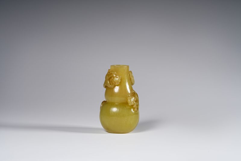 清 黄玉高浮雕螭龙纹葫芦瓶 - 图3