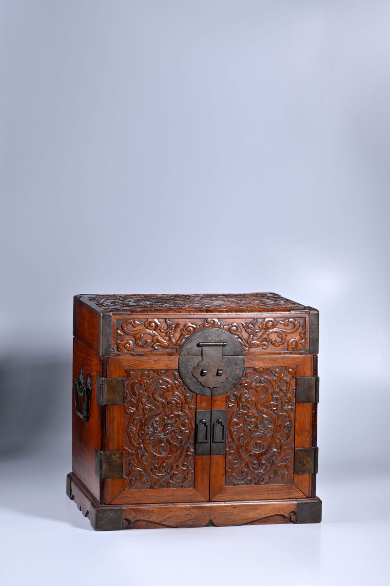 清中期 黄花梨云龙纹满撤文房官皮箱 - 图7