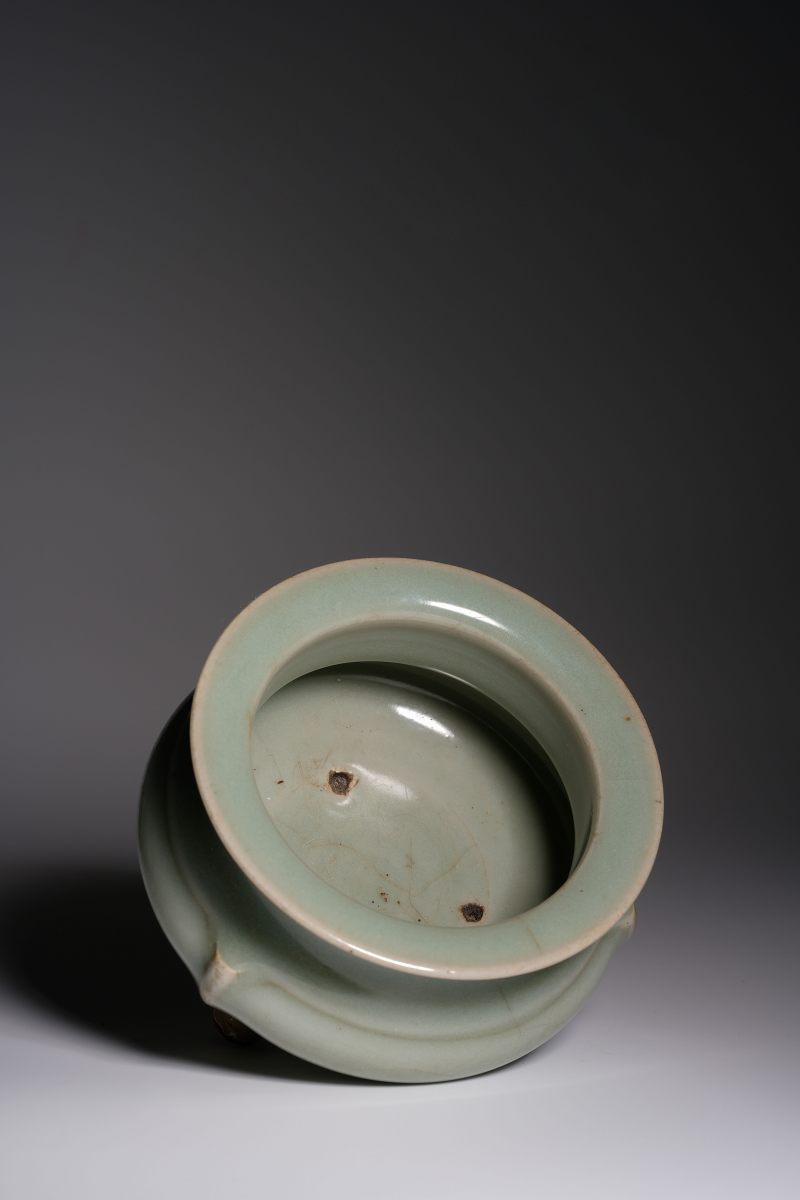 元 梅子青釉鬲式炉 - 图6