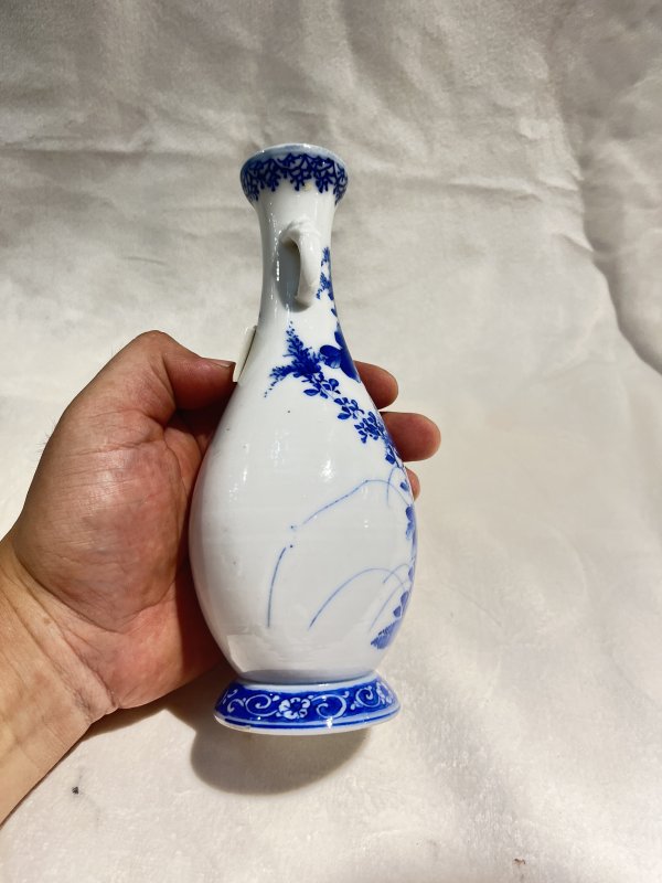 青花花卉纹双耳瓶 - 图6