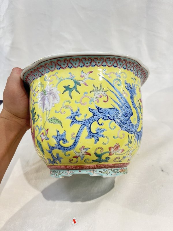 黄地粉彩夔凤穿花纹花口花盆、奁一对 - 图16