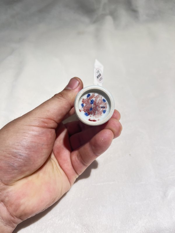 青花釉里红团龙纹烟壶 - 图7