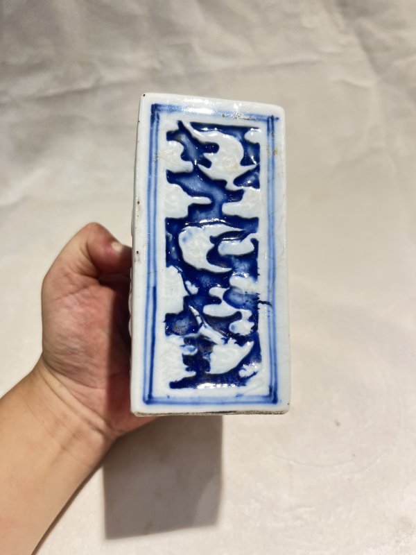 青花反白浮雕云龙纹罐 - 图6