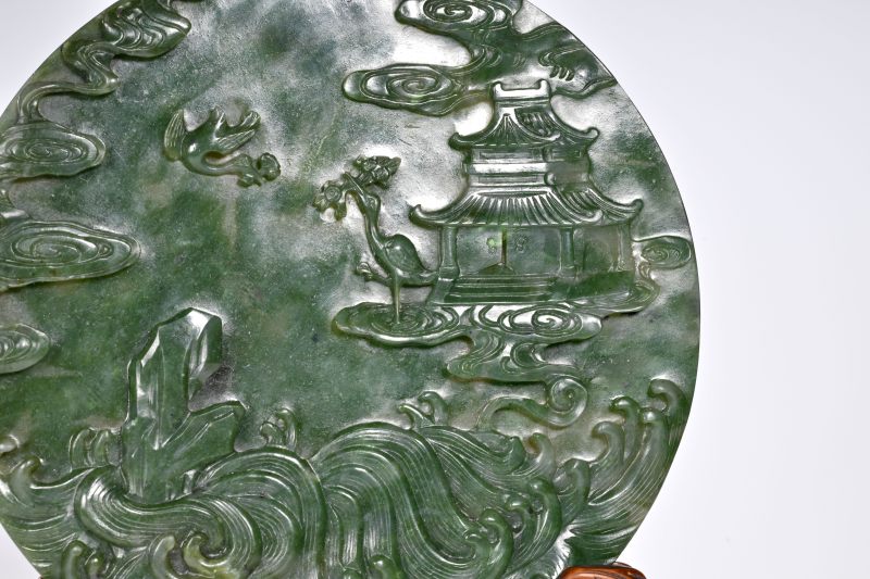 清乾隆 碧玉高浮雕海市蜃楼图圆屏 - 图4