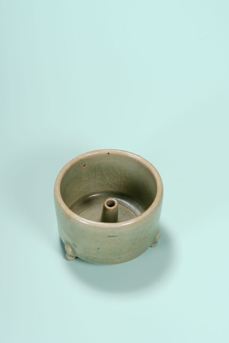 明 青釉三足炉形香插 - 图6