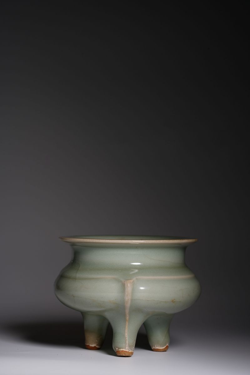 元 梅子青釉鬲式炉 - 图2