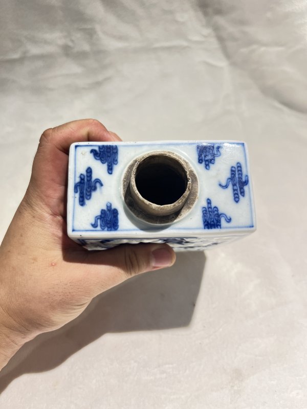 青花反白浮雕云龙纹罐 - 图7