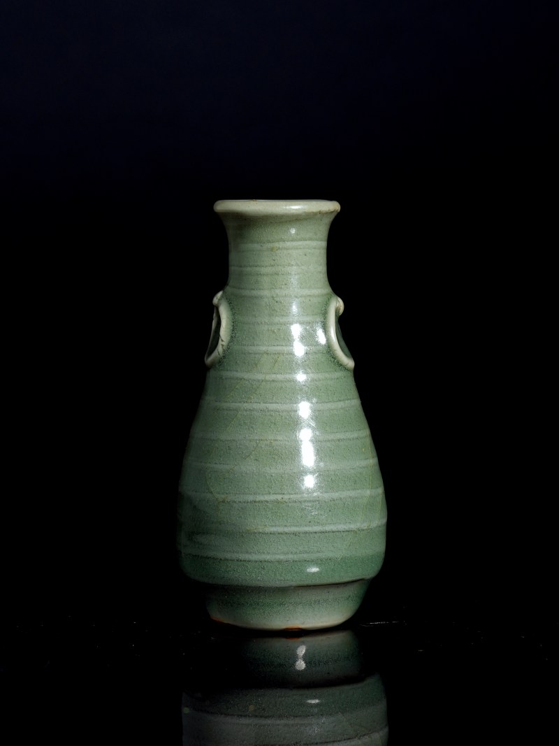 龙泉弦纹小瓶