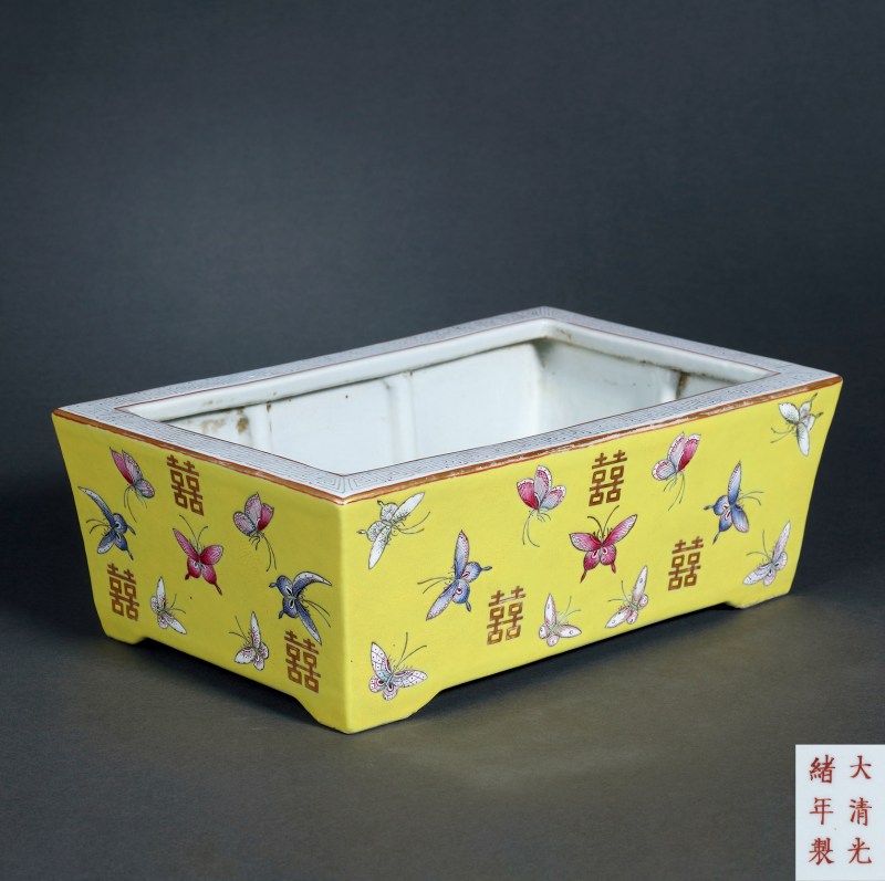清光绪 黄地粉彩描金“喜相逢”水仙盆 - 图2