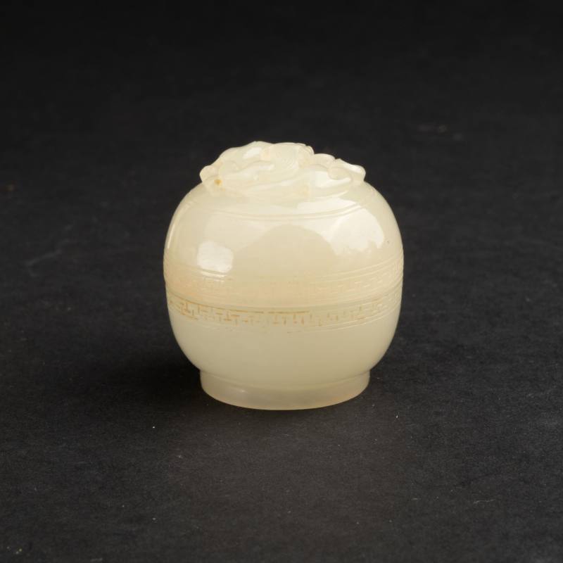    清　白玉蓋盒、饕餮紋三足蓋爐及饕餮紋蓋瓶 一組 - 图15