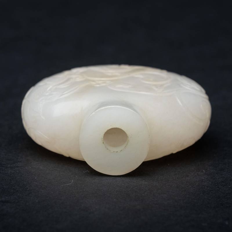    清 螭龍紋白玉鼻煙壺 - 图6