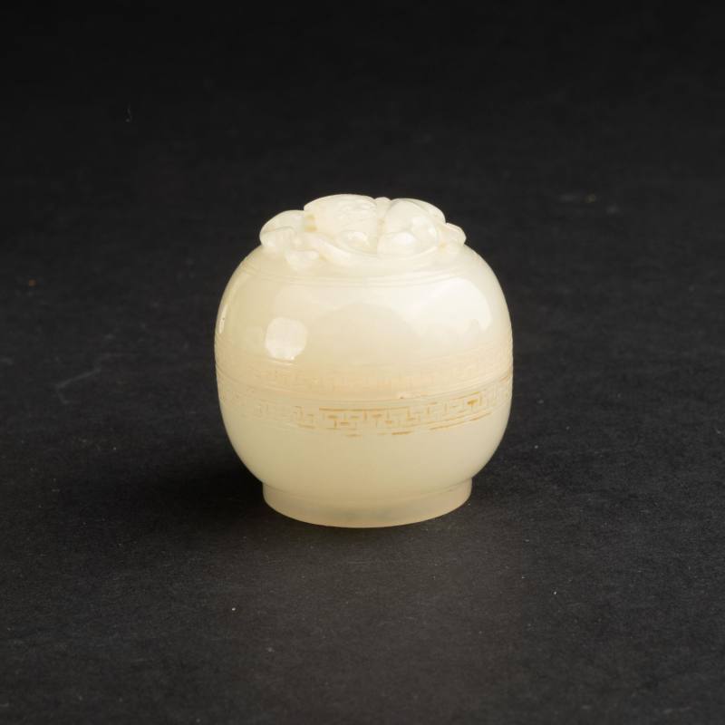   清　白玉蓋盒、饕餮紋三足蓋爐及饕餮紋蓋瓶 一組 - 图16